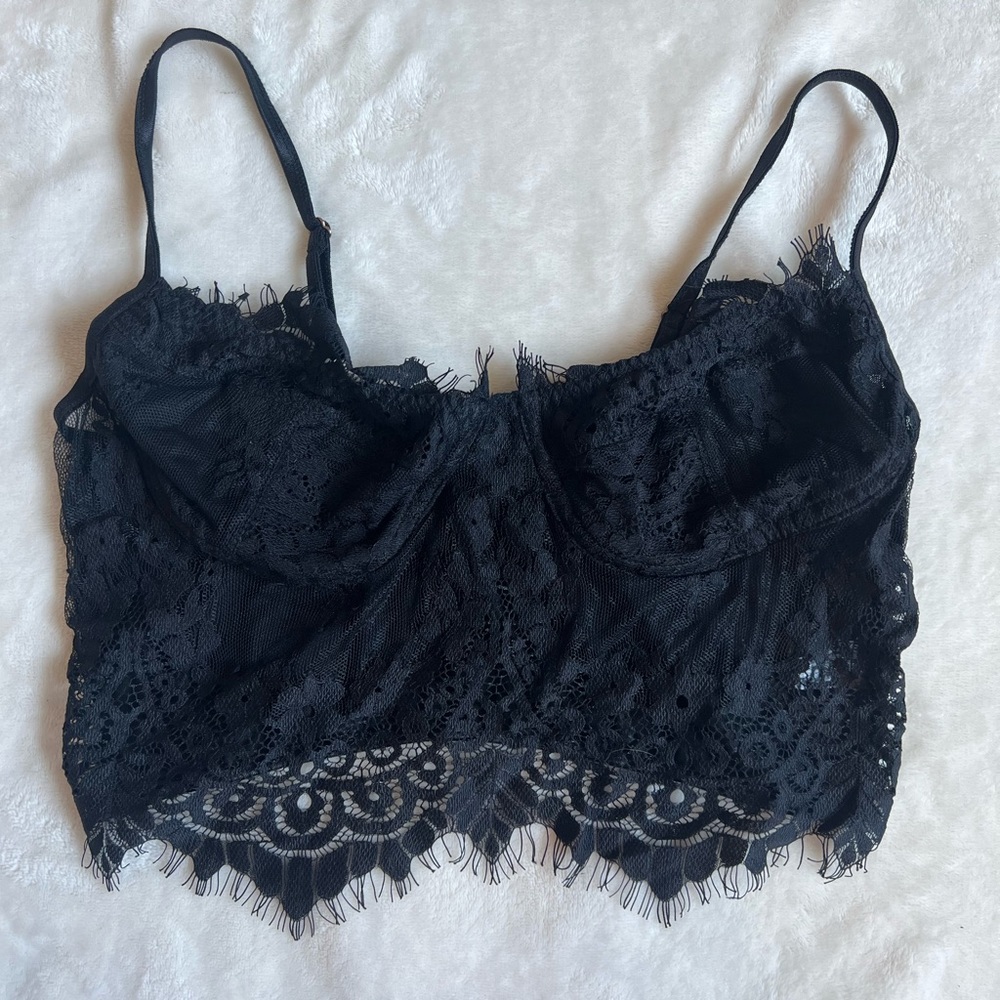 Lady’s lace bralette